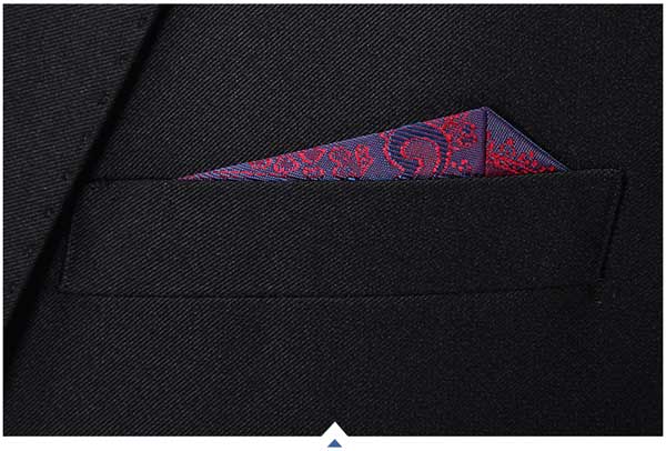 單排一粒扣職業(yè)西裝定做上口袋細(xì)節(jié)特寫圖