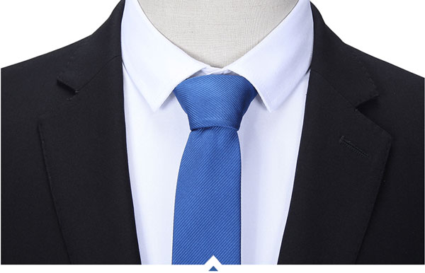 兩粒扣修身版正裝定做西服衣領(lǐng)細(xì)節(jié)特寫圖